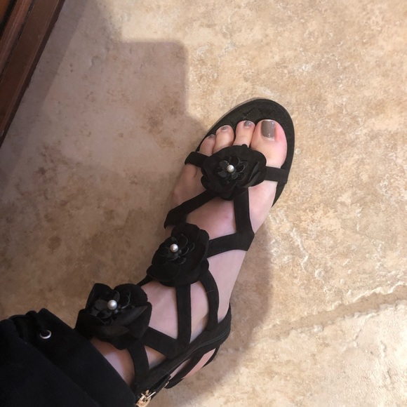 Chanel ankle wrap shoes with pearls and flowers - Picture 3 of 8